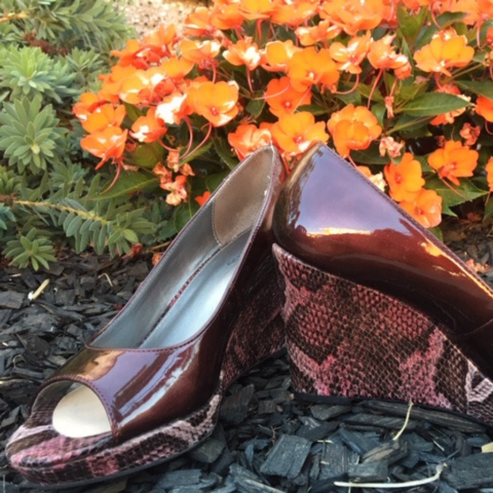 Bandolino - snake print wedge heel